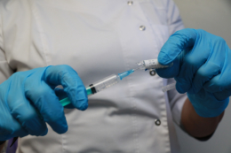 Пункт вакцинации для мигрантов откроется в ТЦ 